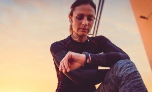 Pour commencer à courir après 40 ans, il est conseillé d'y aller petit à petit et de bien s'échauffer afin d'éviter de se faire mal.