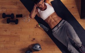 7 conseils pour faire des abdominaux correctement