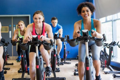 Différences entre le spinning et le vélo d'intérieur