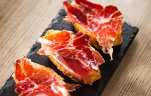 Manger du jambon Serrano au petit-déjeuner, pourquoi ?