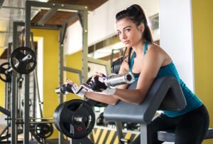 4 exercices pour améliorer votre routine des bras