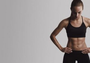 Combiner cardio et résistance pour voir vos abdos