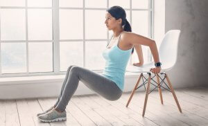Exercices que vous pouvez faire à la maison avec une chaise