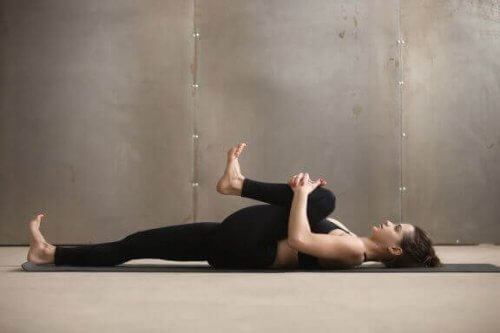 5 étirements simples pour les ischio-jambiers - Fit People