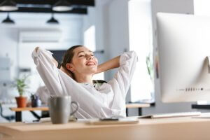 4 étirements à faire au bureau en cas de fatigue