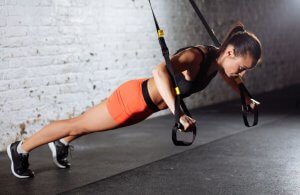 Faire des pompes au TRX