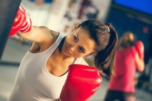 Gants et bandages pour pratiquer la boxe et le kickboxing
