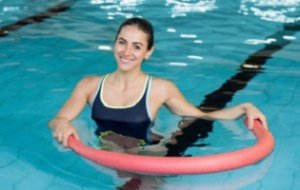 10 exercices d'aquagym