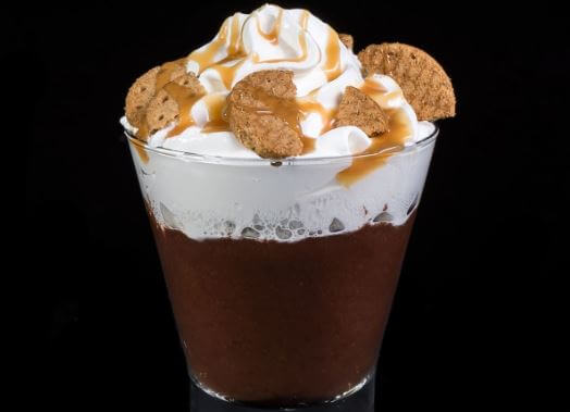 Un dessert avec des œufs.