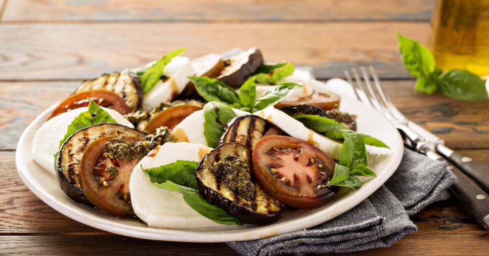 La salade Caprese au pesto.