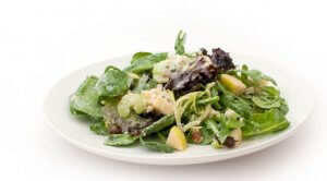 Salade Waldorf onctueuse au yaourt.