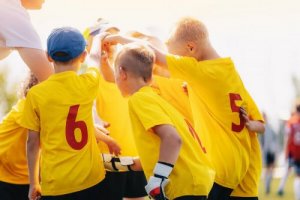 Bénéfices des sports d'équipe pendant l'enfance