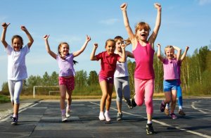 Course à pied entre enfants