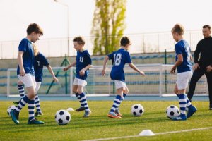 Gérer une équipe dans une école de football