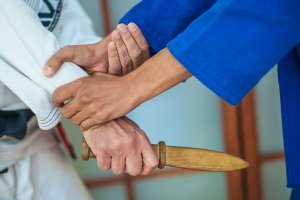 Armes blanches et arts martiaux en Espagne : que dit la loi ?