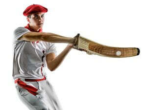 La pelote basque est l'un des sports de raquette.