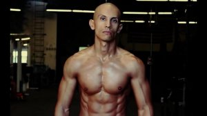 Franck Medrano, l'un des sportifs végétariens les plus connus dans le monde de la callisthénie.