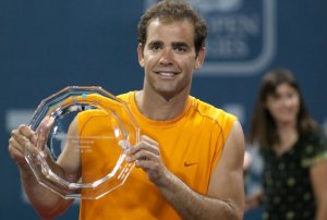 Pete Sampras qui reçoit un prix.