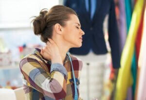 Une mauvaise posture en tournant la tête