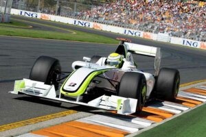 La formule 1 Brawn BGP 001 lors d'une course.