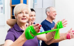 S'étirer avec des bandes élastiques