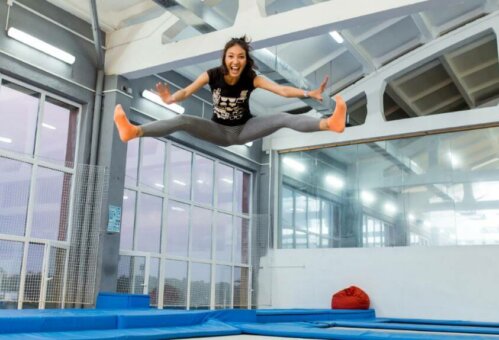 Le saut basique en trampoline