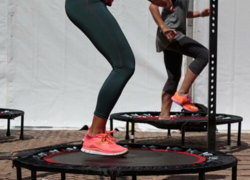 Exercices de trampoline : le squat jump