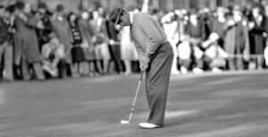 Sam Snead lors d'un tournoi de golf.