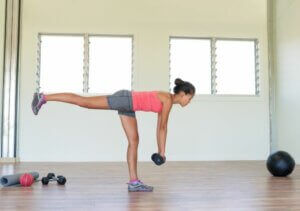 La technique du soulevé de terre.