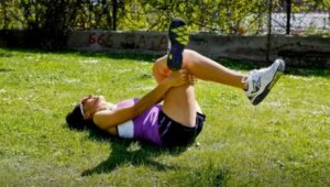 Étirement du muscle pyramidal gauche.