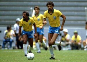 Socrates parmi les joueurs à la plus grande longévité.