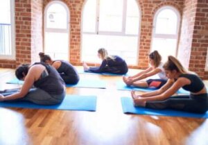 Etirements en groupe.