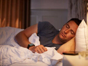 Un homme qui dort.