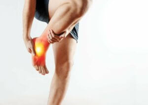 Un homme s'est blessé à la cheville.