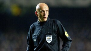 Pierluigi Collina sur le terrain.