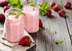 Une alimentation complémentaire avec des smoothies.