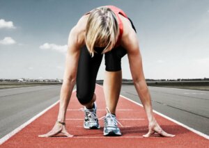 Le départ de course en athlétisme.