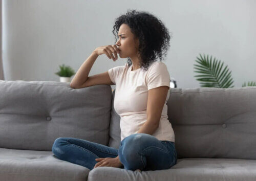 Le syndrome de la cabane crée beaucoup d'anxiété pour la personne qui en souffre.