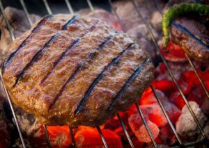 De la viande sur le gril.